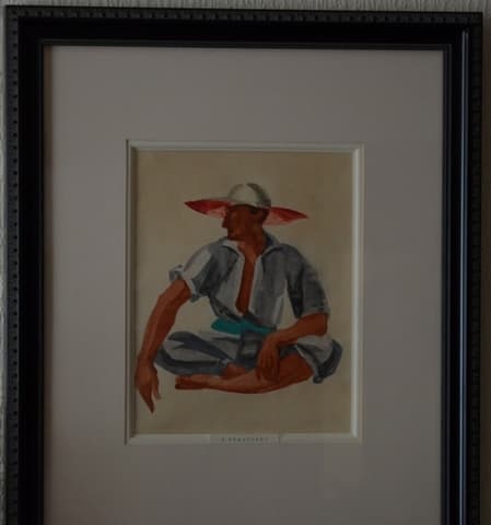 Сидящий мужчина в панаме