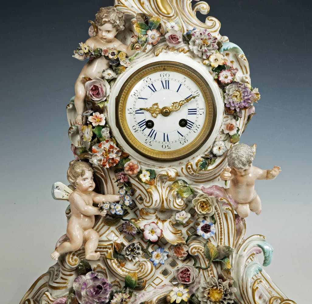 Настольные (консольные) часы XVIII века в стиле рококо