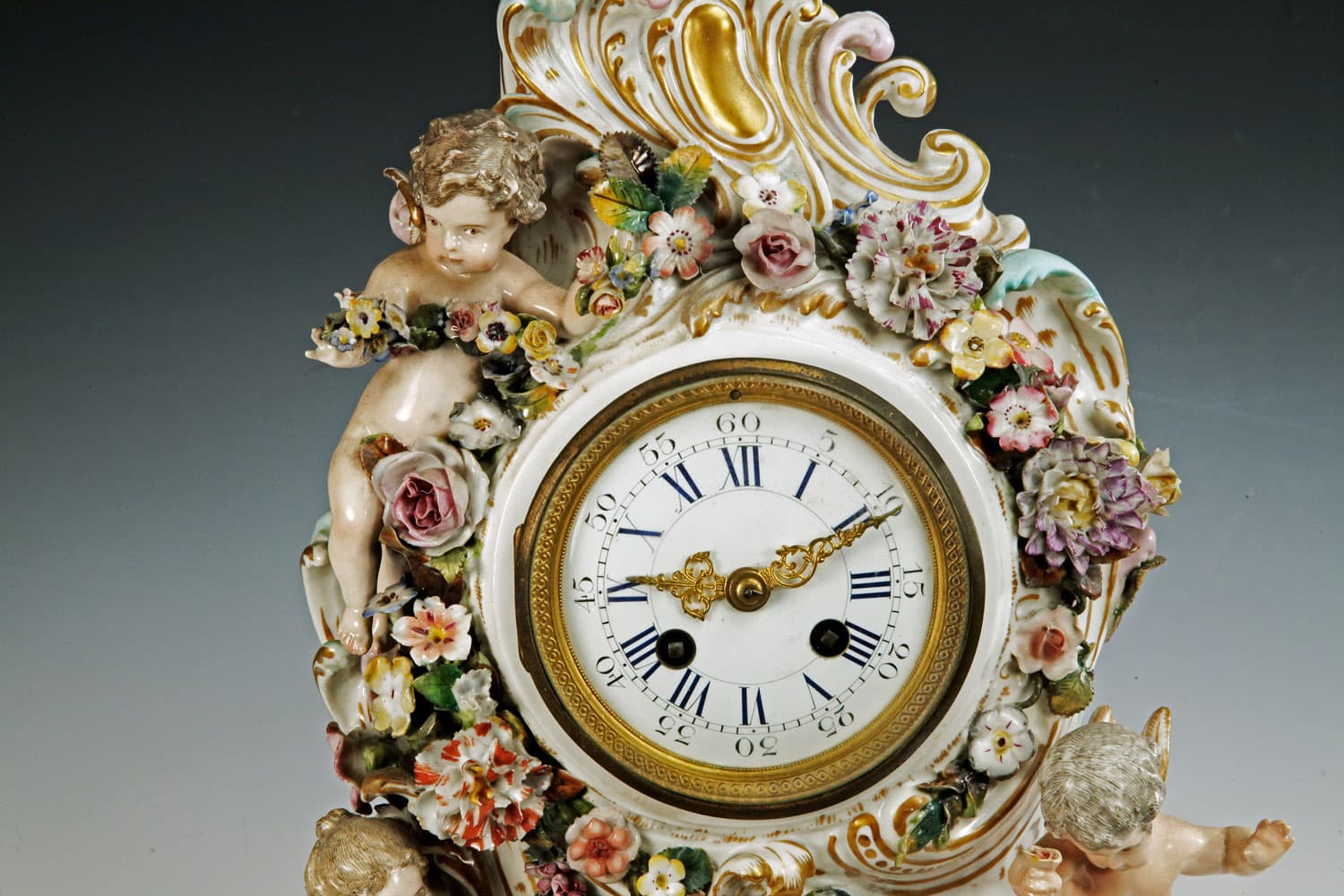 Настольные (консольные) часы XVIII века в стиле рококо