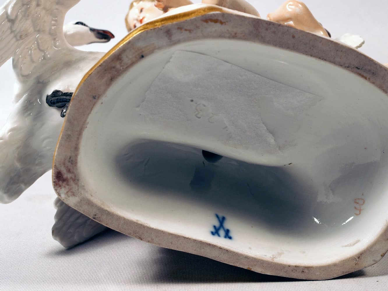 Фарфоровая композиция «Леда и лебедь»