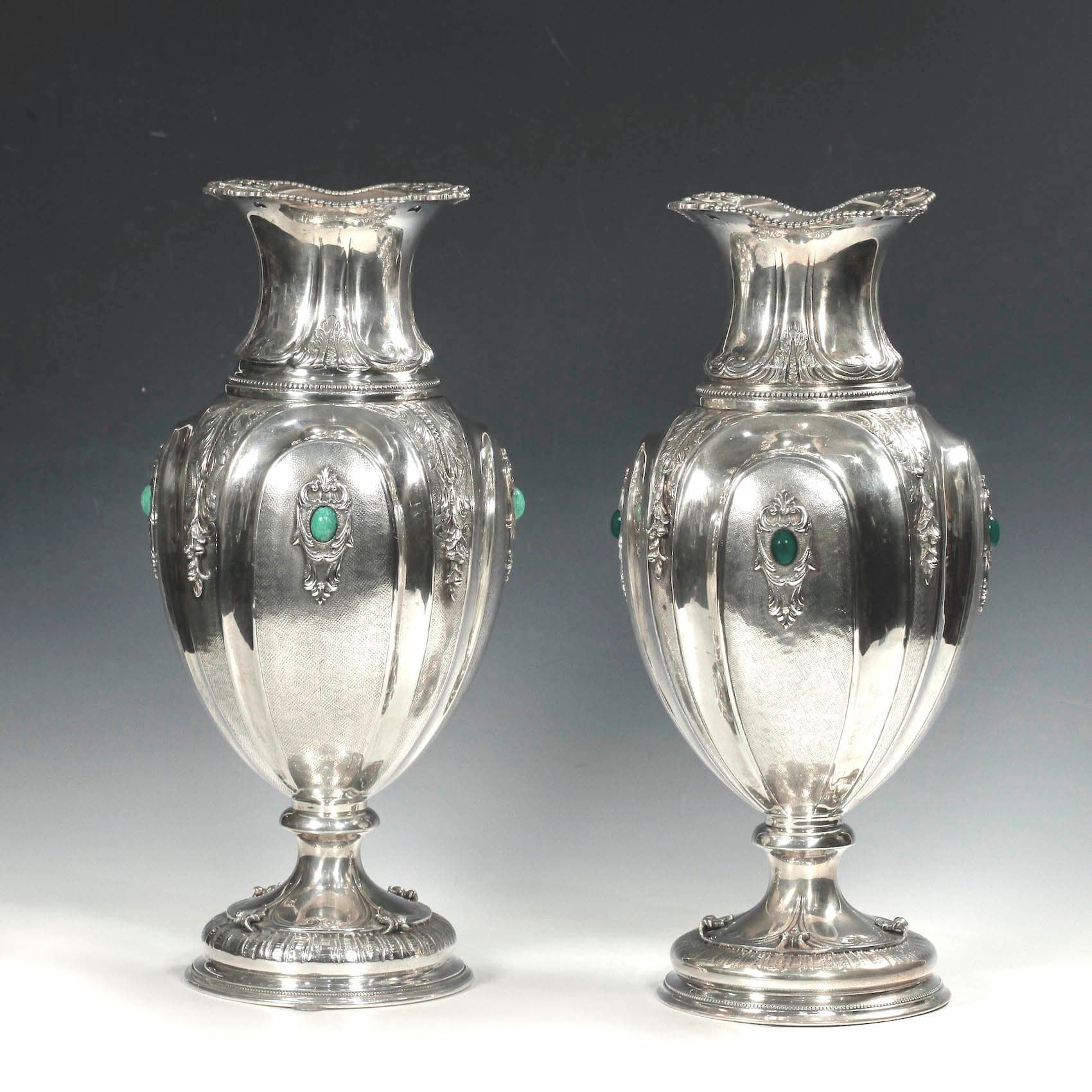 Парные декоративные вазы для цветов