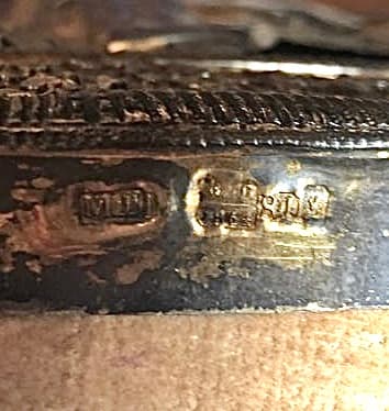 Икона Спас Вседержитель в серебряном окладе и киоте