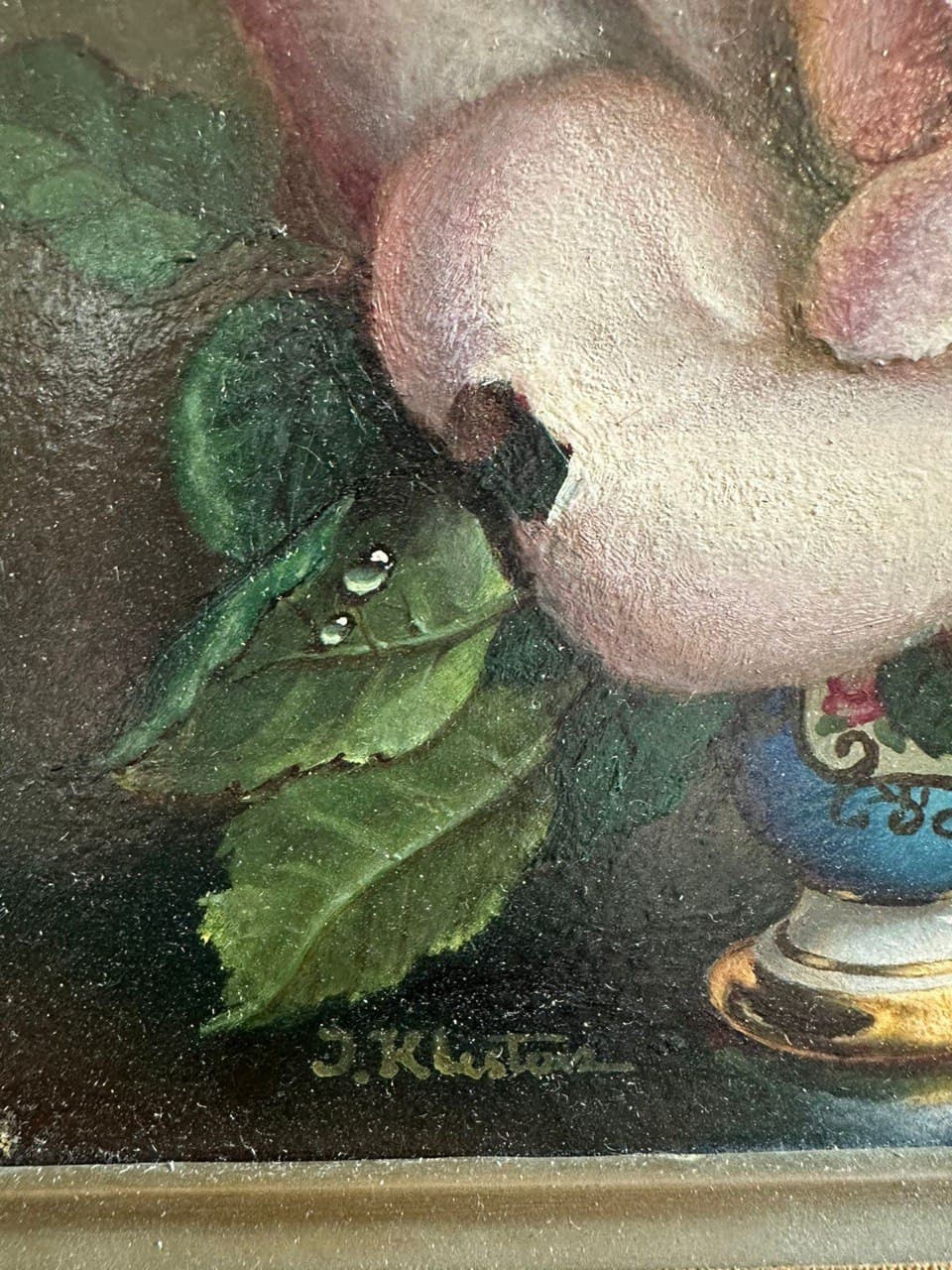 Розы в вазе