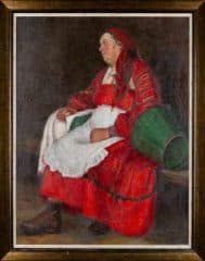 Женщина в красном сарафане