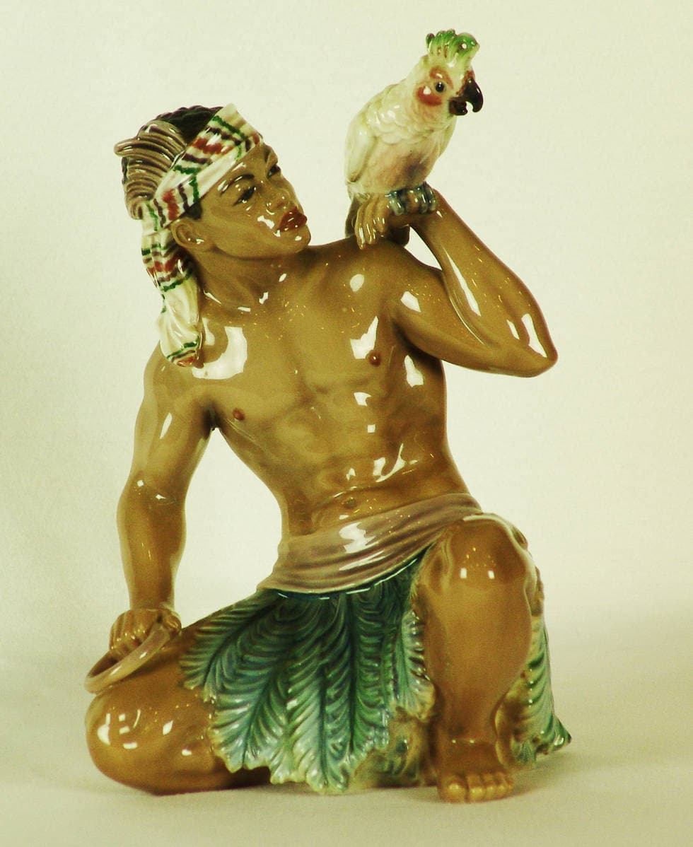 статуэтка “Африканец с попугаем “(из серии “народы мира”)