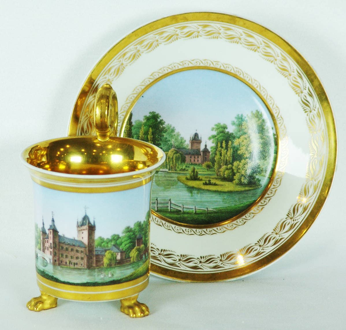 Чайная пара с изображением в медальоне старинной крепости в стиле ампир