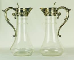 Парные кувшины для вина в неоклассическом стиле с грифонами