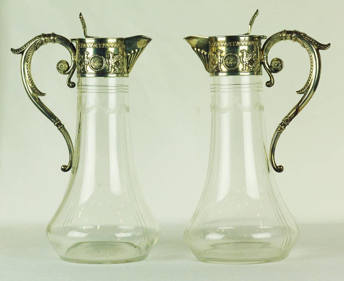 Парные кувшины для вина в неоклассическом стиле с грифонами