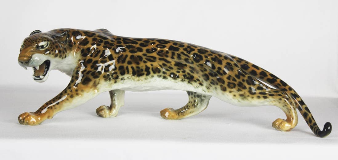Фарфоровая статуэтка “Леопард”