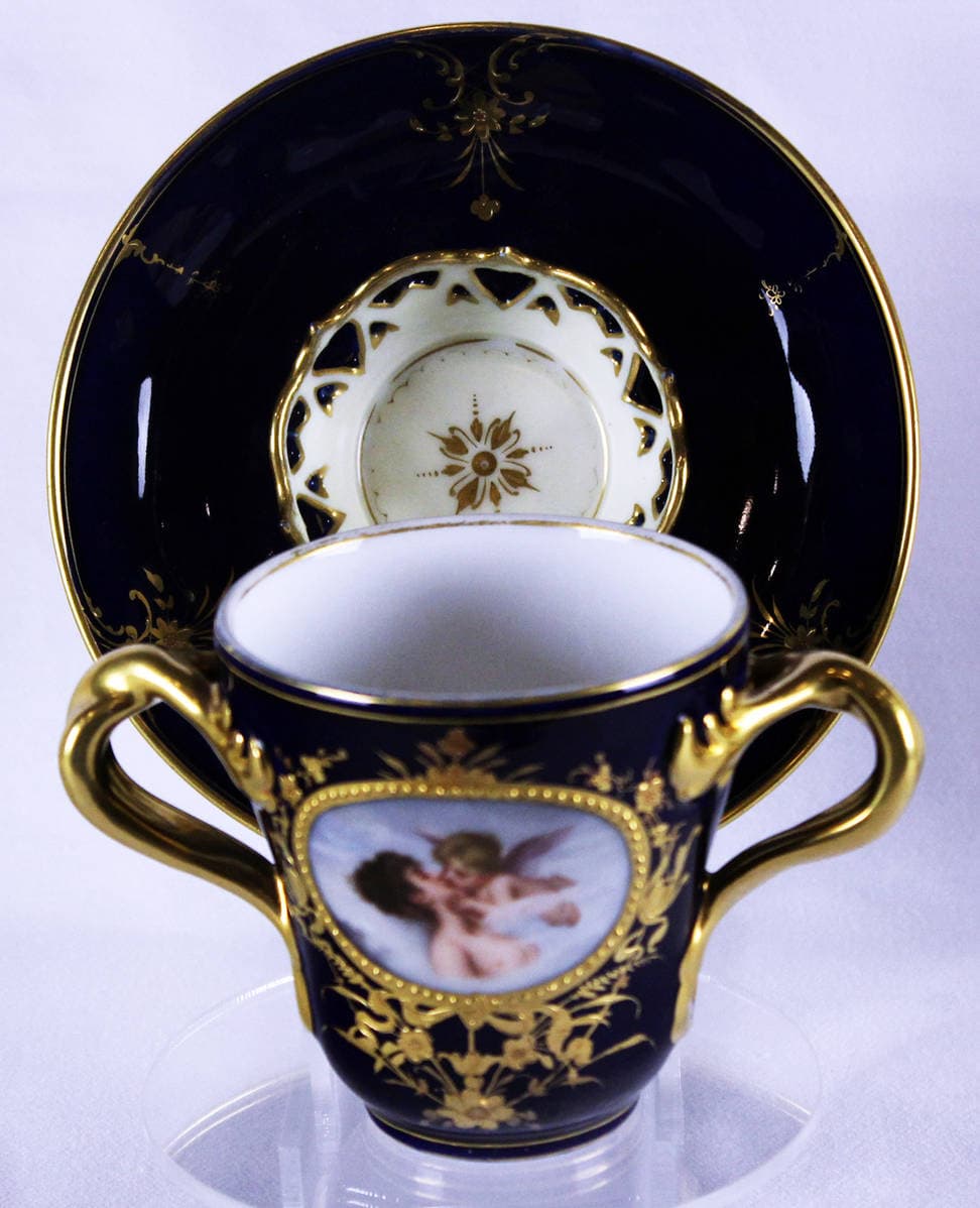 чашка с блюдцем для горячего шоколада