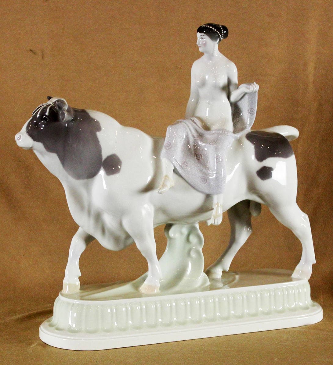 фарфоровая статуэтка в стиле Ар-Деко “Похищение Европы”