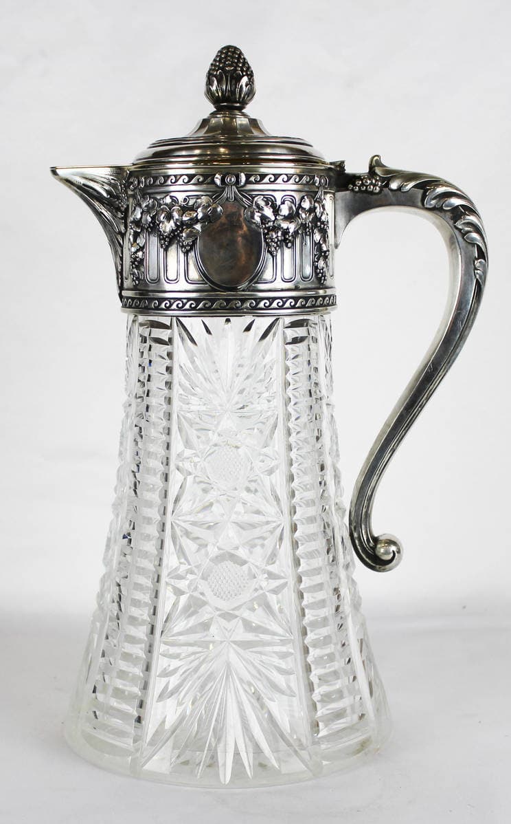 Большой серебряный кувшин с хрусталём в классическом стиле