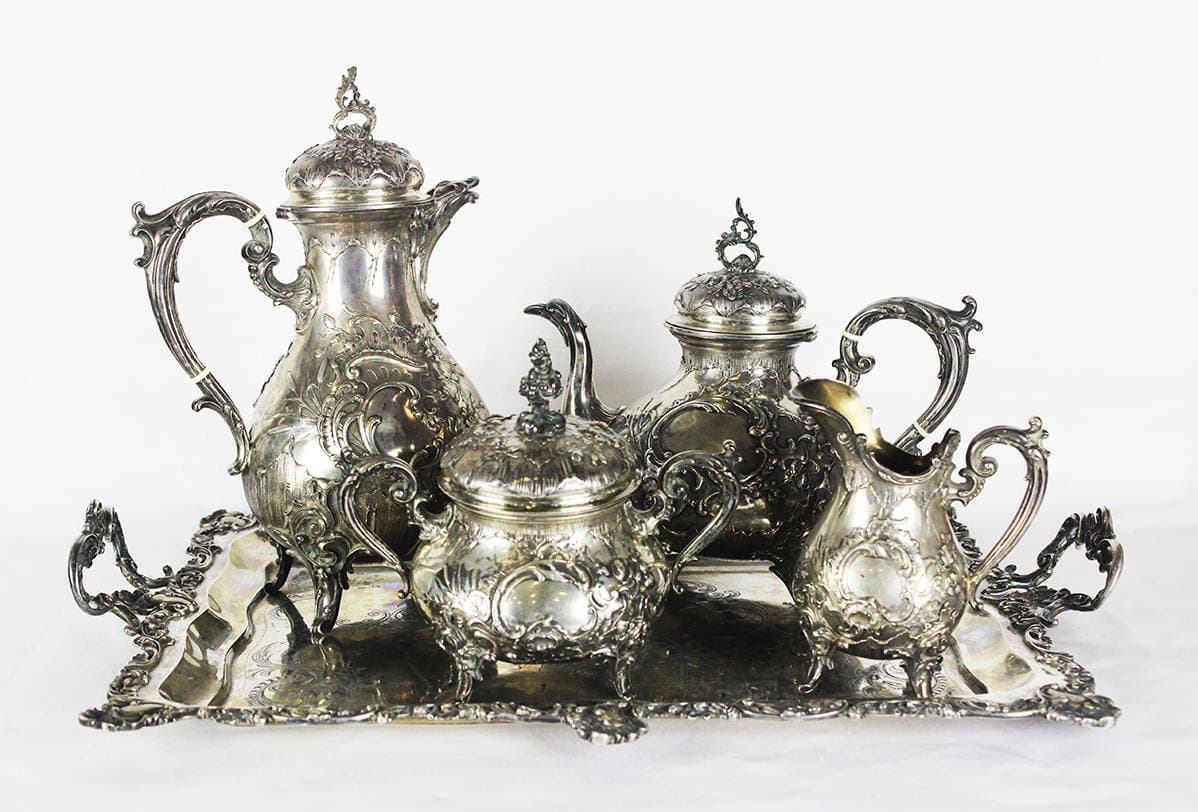 Старинный серебряный чайно-кофейный сервиз с подносом в стиле рококо