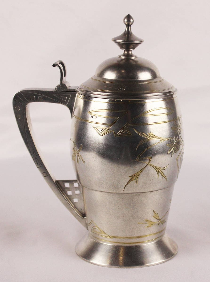 Серебряная пивная кружка с крышкой