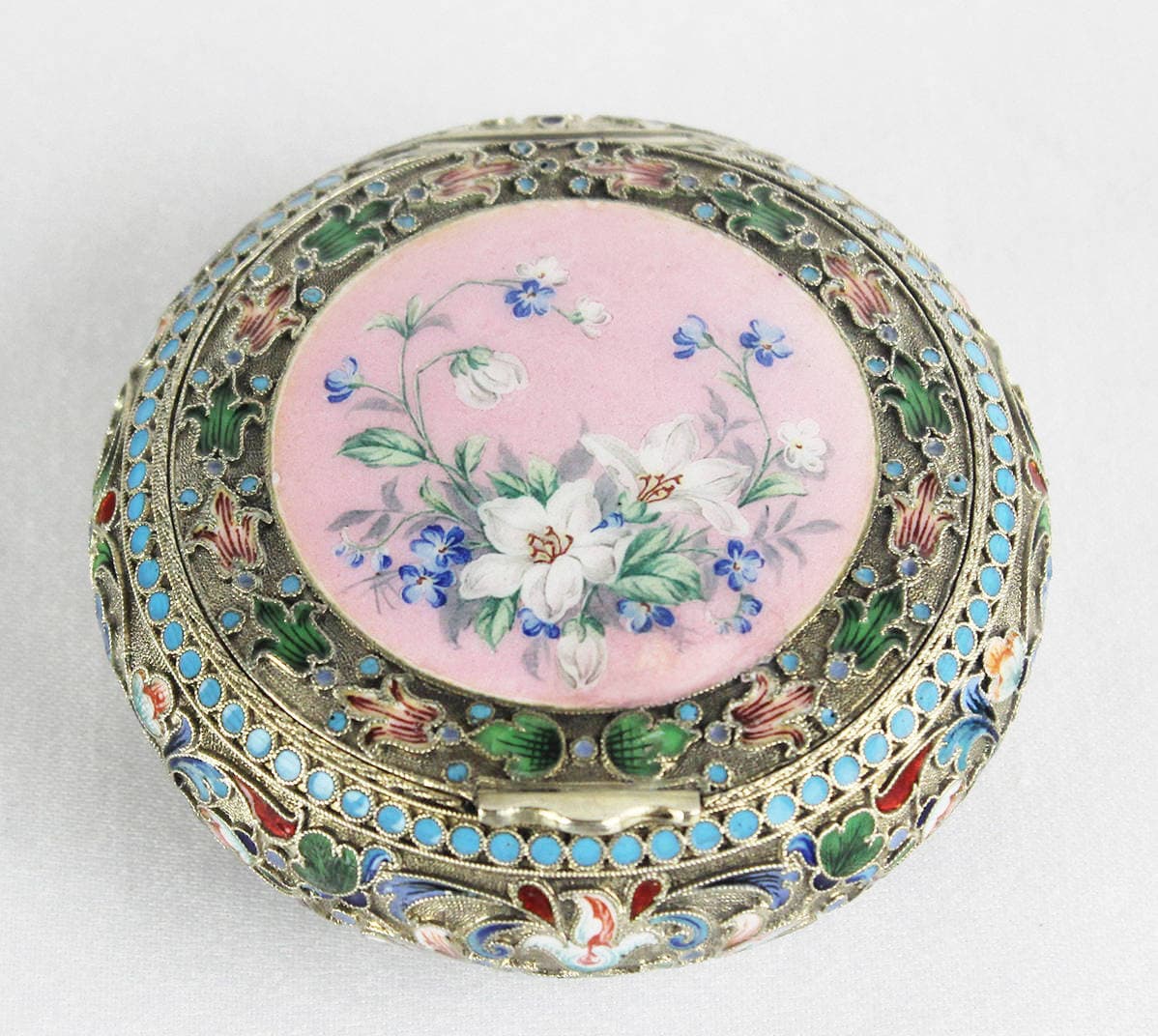 Серебряная коробочка в стиле национальной романтики