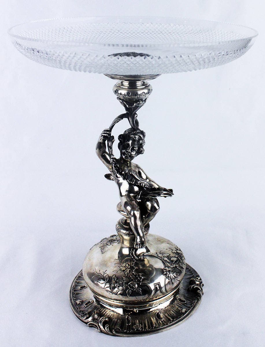 Серебряная ваза для фруктов с фигуркой путти