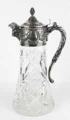 Кувшин, украшенный львиной маской и цветочными гирляндами