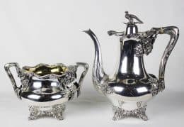 Кофейный набор с декором в виде дубовых листьев и ветвей