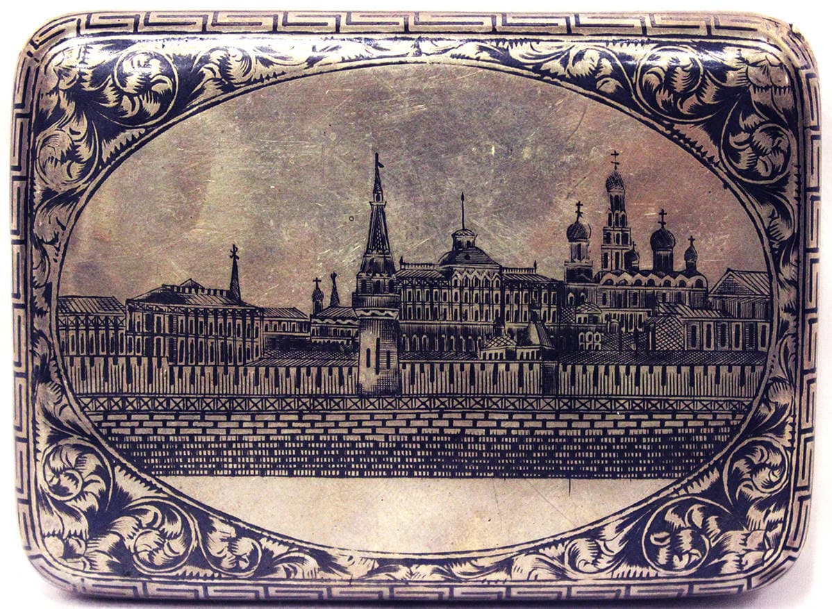 Серебряный портсигар с чернью с изображением Московского Кремля