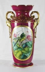 Большая антикварная ваза с цветочным орнаментом