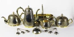Серебряный сервиз из 12 предметов в русском стиле с чернью с изображениями исторических памятников Москвы