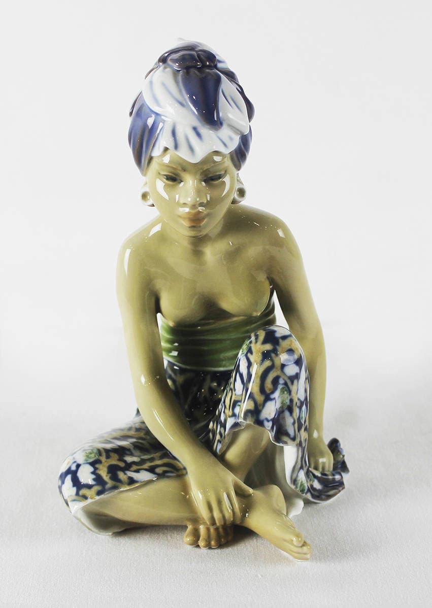 Статуэтка “Индонезийка” (из серии “Народы мира”)