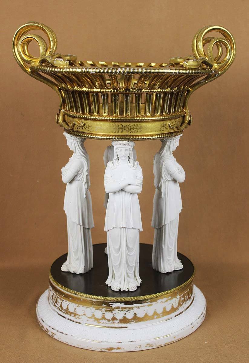 ваза с кариатидами в стиле ампир