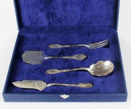 Старинный серебряный набор для десерта