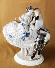 Фарфоровая статуэтка "Арлекин и Коломбина" (из балета М.М. Фокина "Карнавал")
