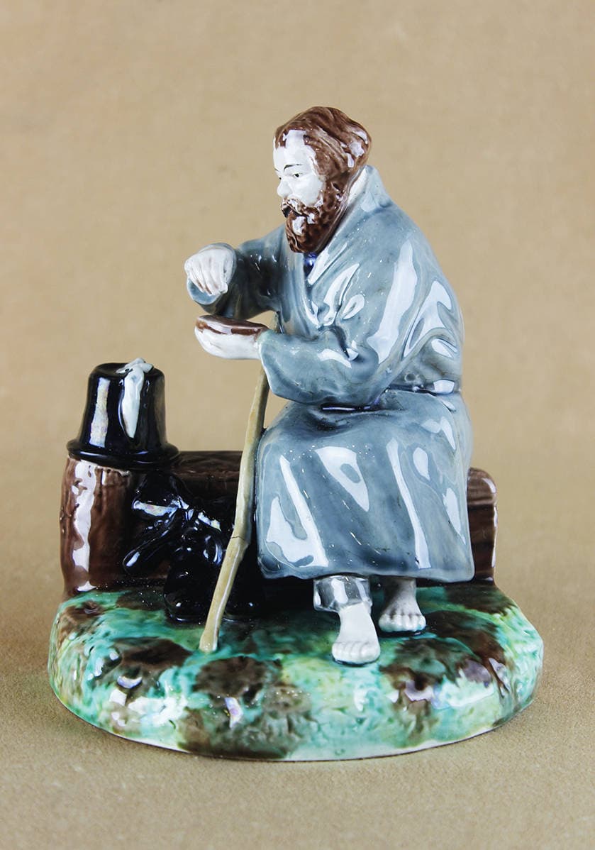 Поставщик Двора Его Императорского Величества Фаянсовая статуэтка “Путник”