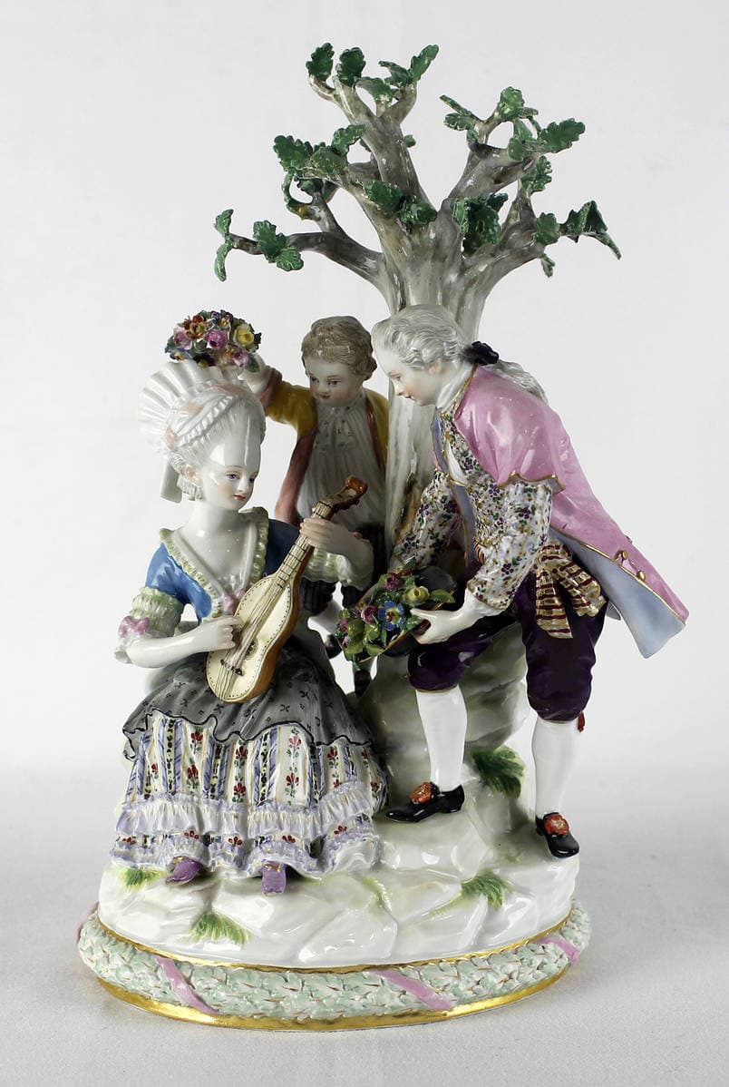 Статуэтка “Романтический сюжет под деревом”