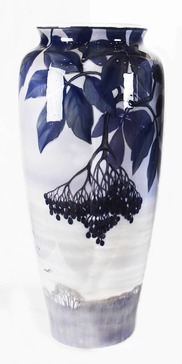 Антикварная ваза в стиле модерн (ар-нуво)