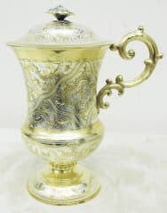 Серебряная кружка с растительным орнаментом