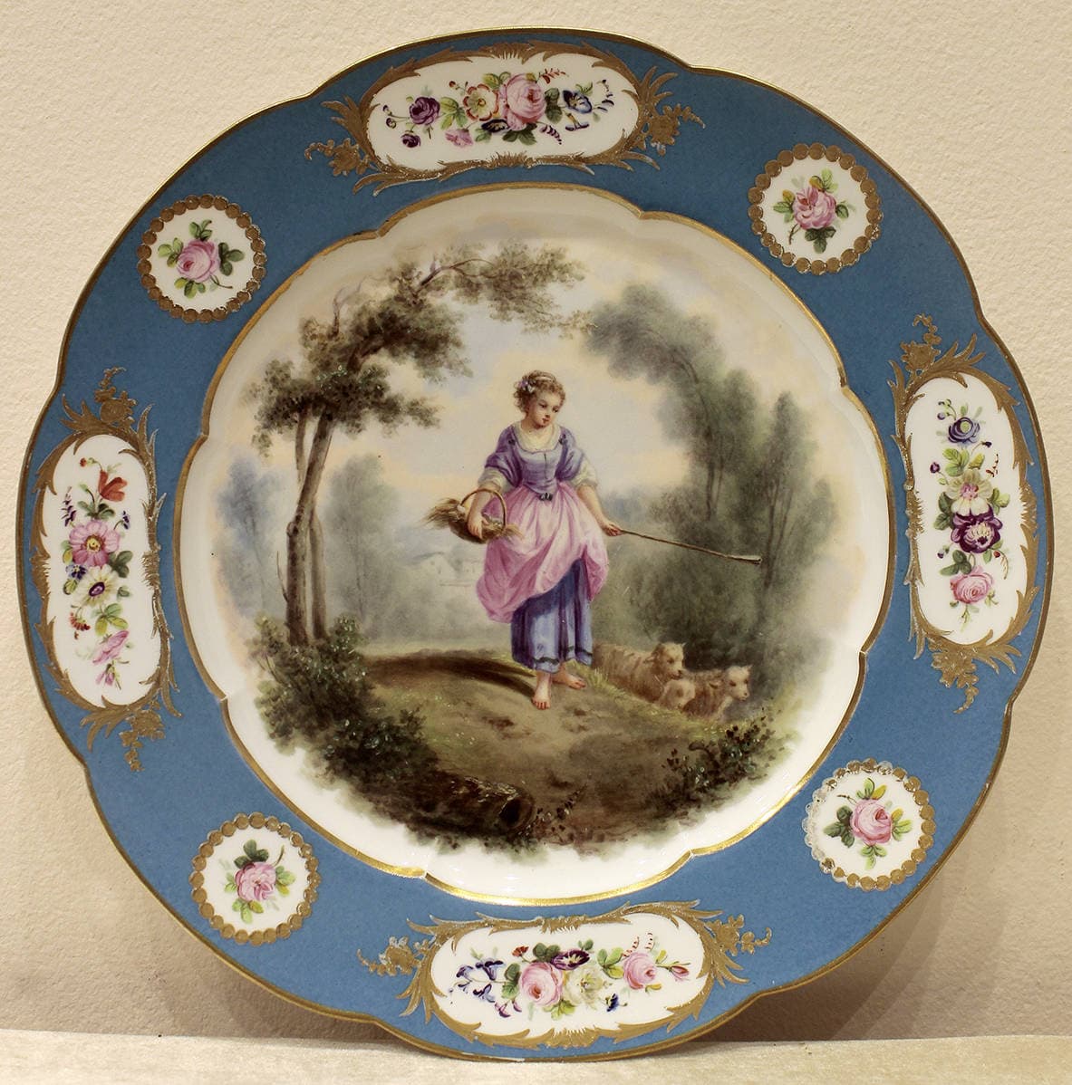 декоративная тарелка “юная пастушка”
