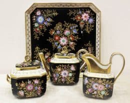 Фарфоровый сервиз из 4 предметов