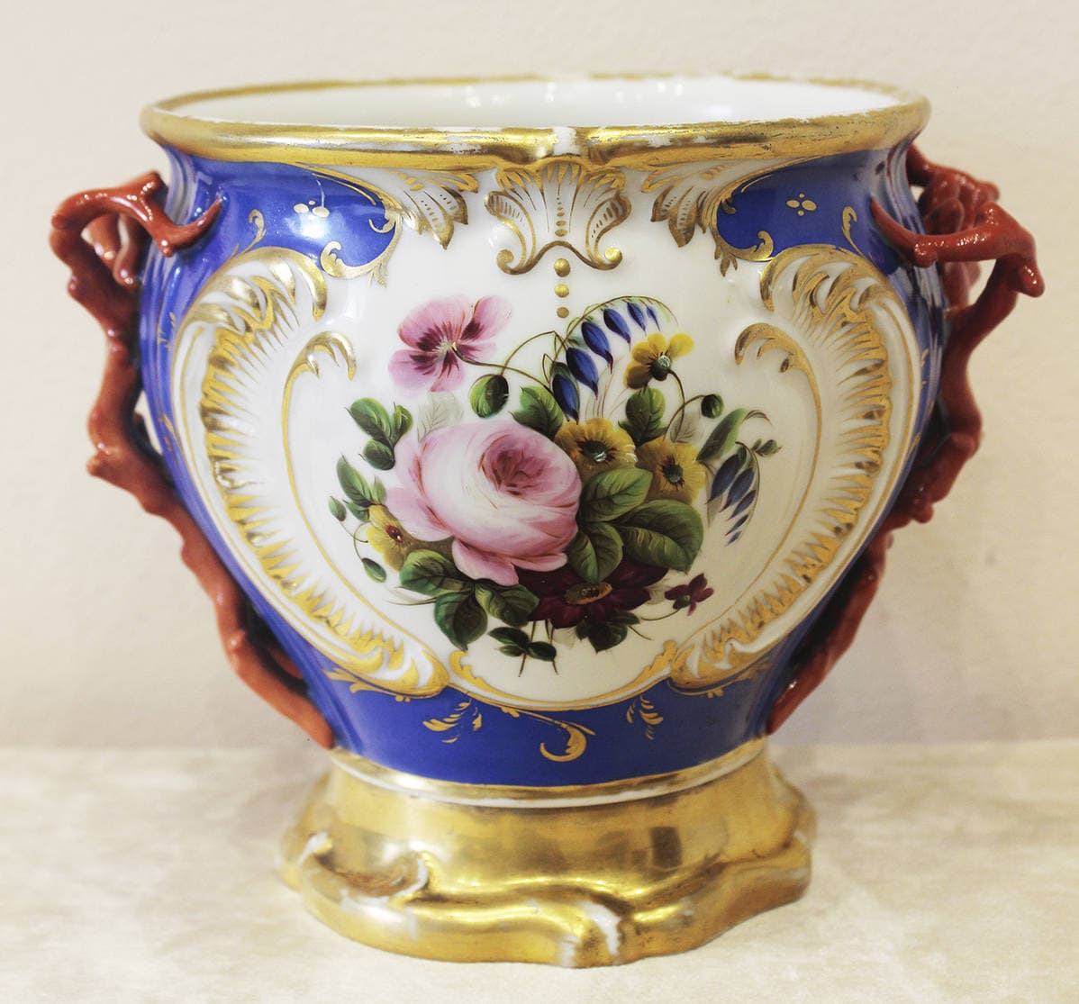 ваза на подставке “Коралл” с декором в виде коралловых веток