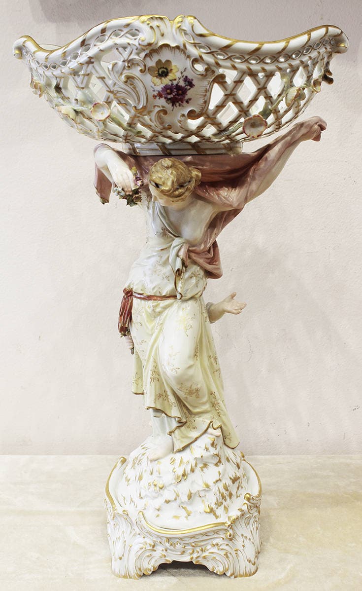 фарфоровая ваза “Венера и амур”