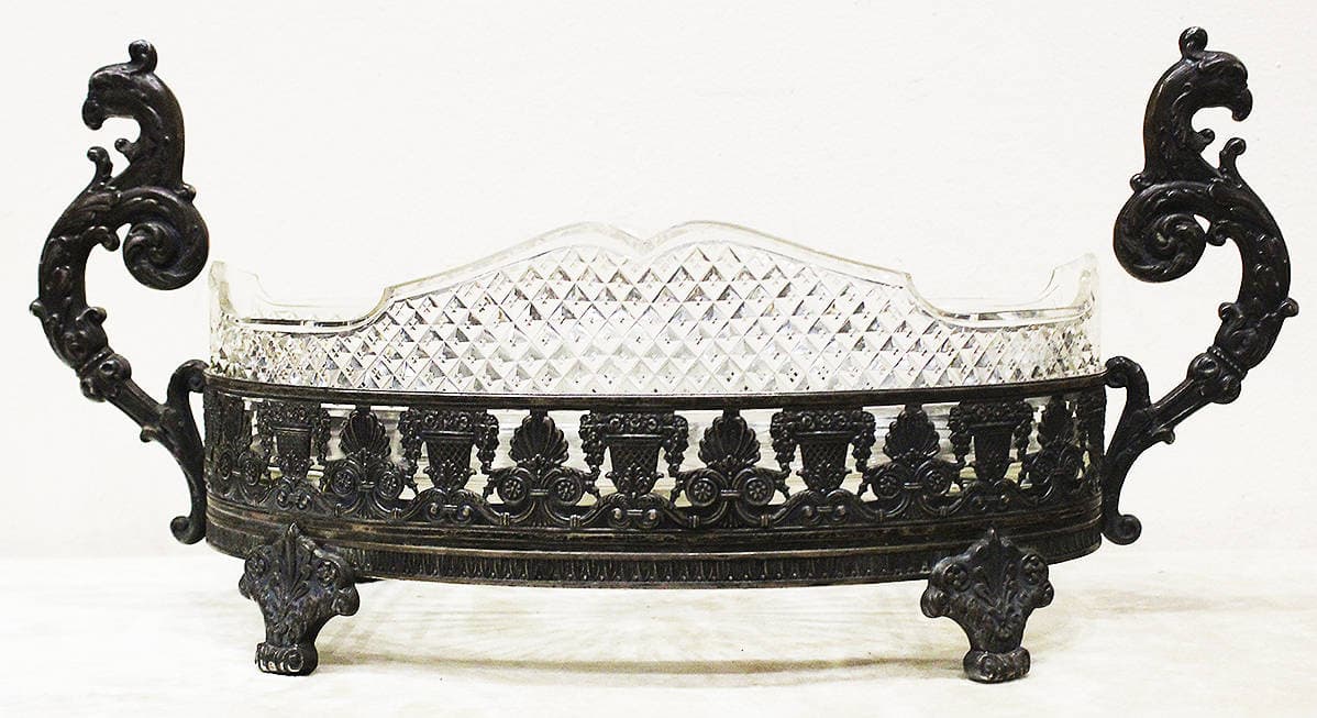 Старинная серебряная ваза для фруктов