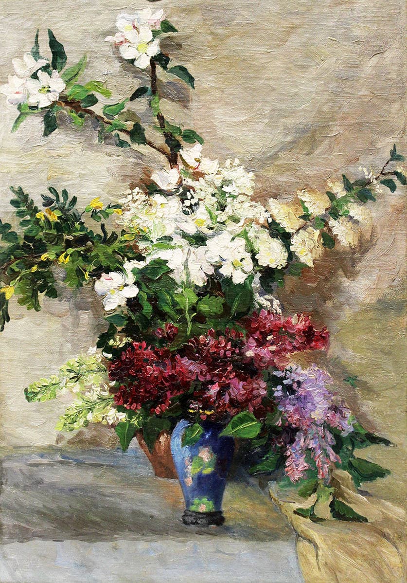 Яблоня и сирень