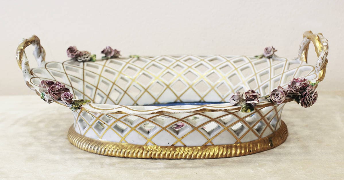 Ставринная конфетница в форме корзины