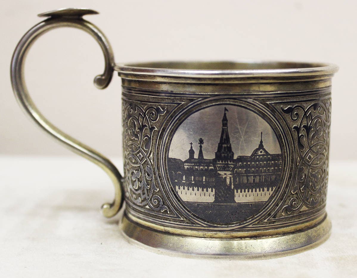 Серебряный подстаканник с чернью с видами Москвы