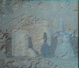 Белый натюрморт с бытовыми предметами