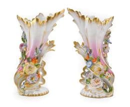 Вазы парные в форме рога изобилия