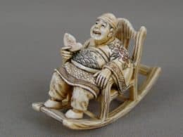 Нэцке ''Японец в кресле-качалке''