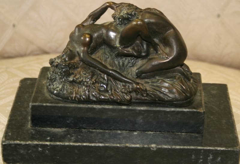 Две девушки