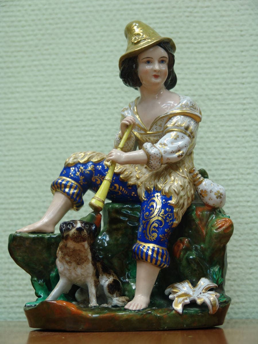 Статуэтка “Пастушок, сидящий с дудочкой в руках”