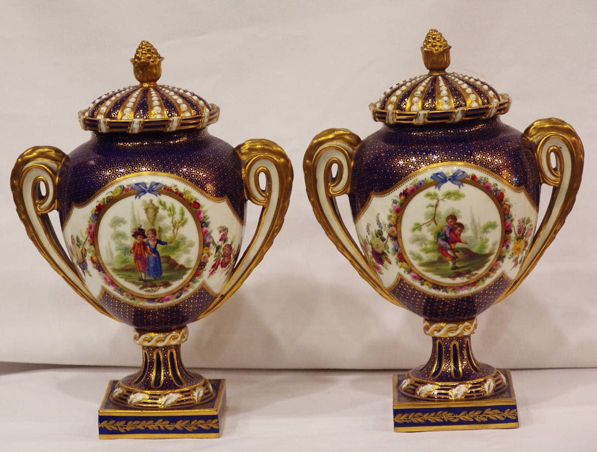 старинные парные вазы