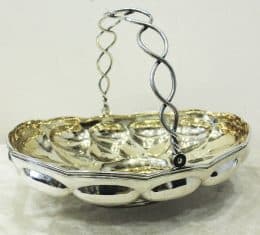 Сухарница с лопаточным декором и витой ручкой