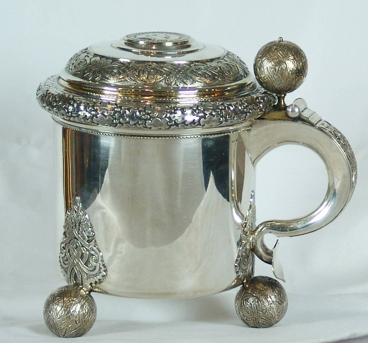 Большая серебряная пивная кружка