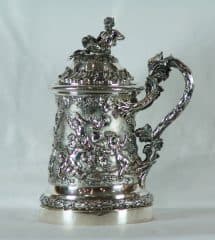 Большая серебряная пивная кружка с Cатиром на крышке